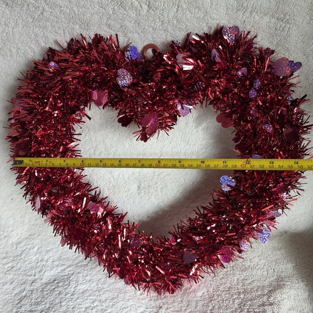 NWT Valentine'S Day Heart Shaped Wreath Decoration lot of 2, door / wall decor
